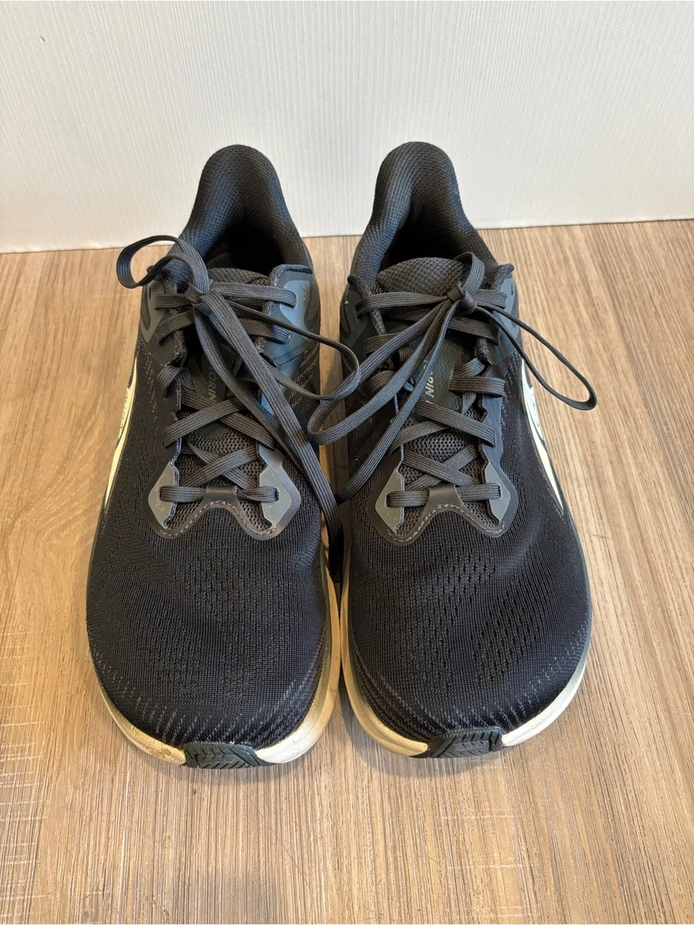 Altra Torin 8 Mens Size 8 Wide Black White Athletic Running Walking Sneakers
